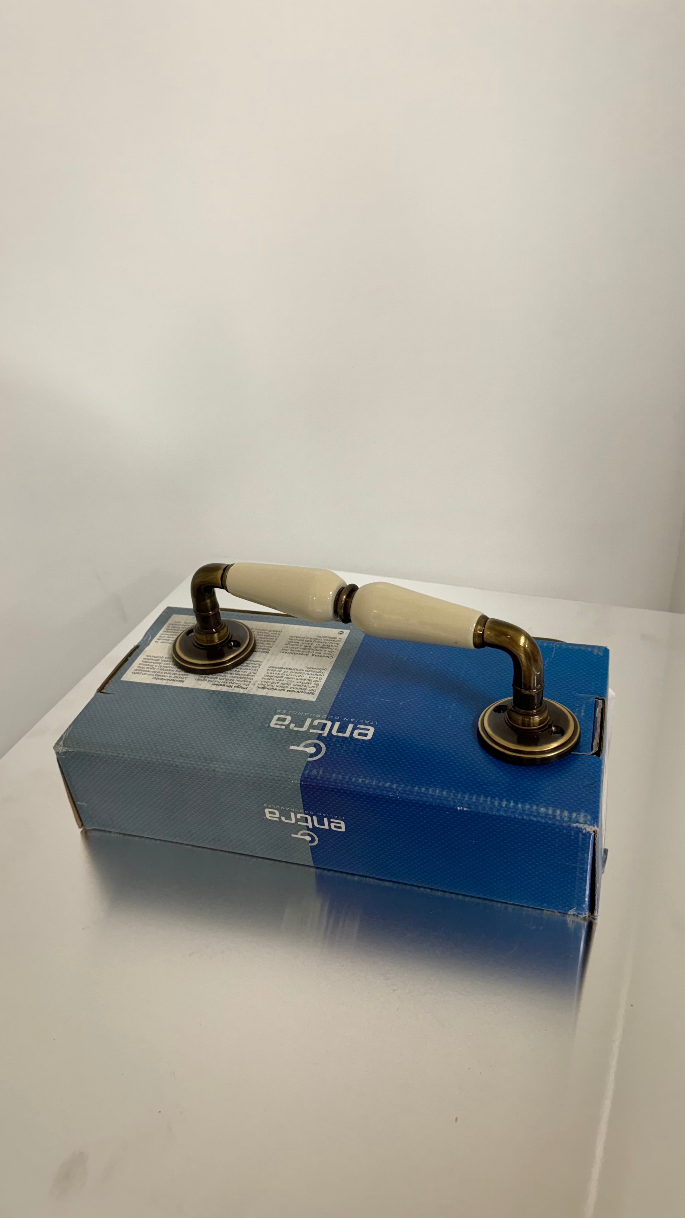 MANIGLIONE RAINBOW IN OTTONE CON INSERTI IN CERAMICA AVORIO