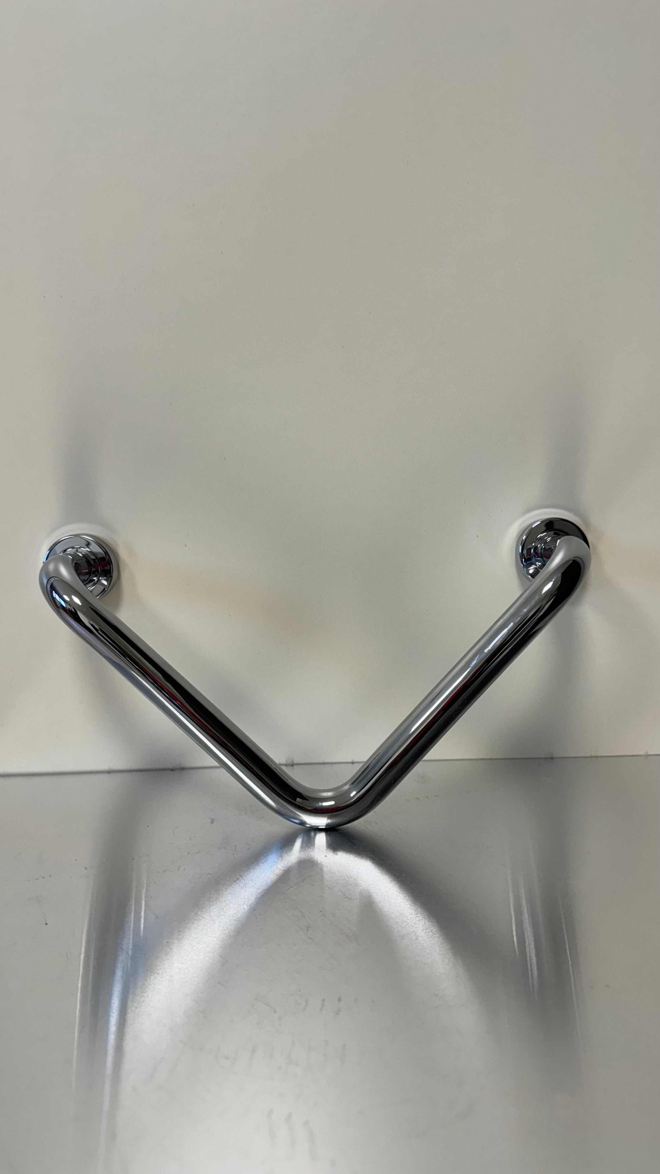 MANIGLIONE TRIANGOLO IN OTTONE CON FINITURA CROMO LUCIDO